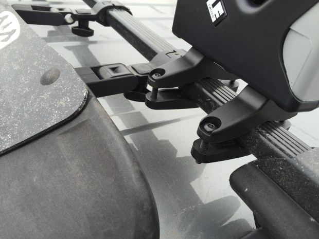 Thule-snowboard-rack-575-jeep-patriot003