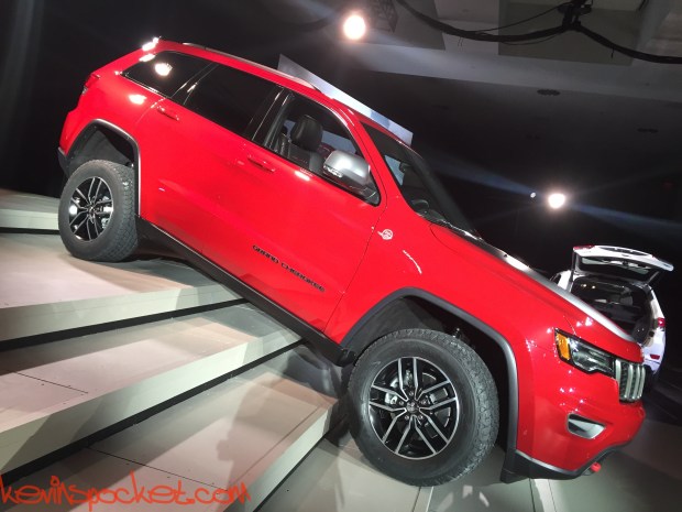 2017-Jeep-Grand-Cherokee-Trailhawk_NYIAS-Reveal_00169