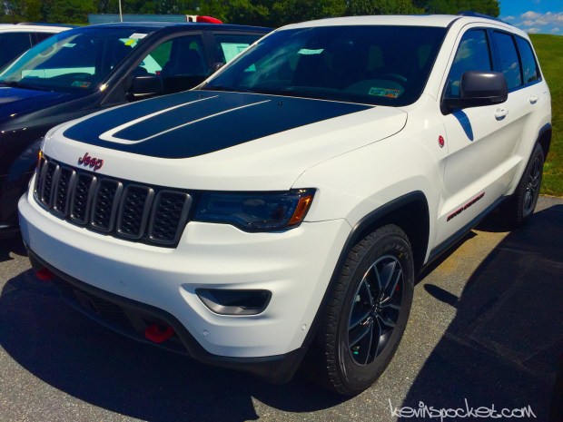2017-Jeep-Grand-Cherokee-Trailhawk-White106